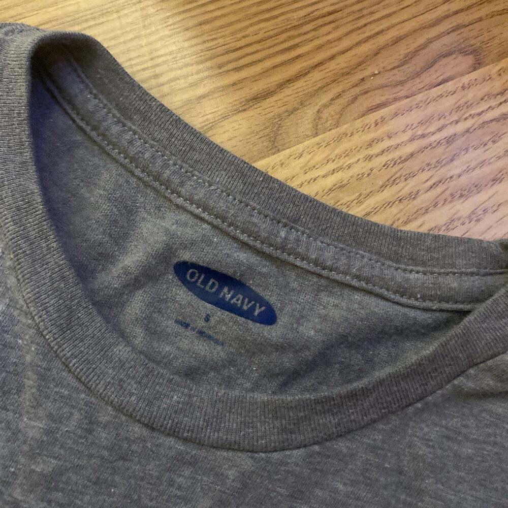 Friends Christmas T-Shirt Size Small - Picture 3 of 5
